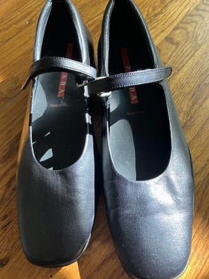 Prada Women’s Flats Size 40 - Image 1 of 4