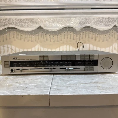 Akai AA-R1L Stereo Receiver Silver Power Tested Only Spares & Repairs - Bild 1 von 4