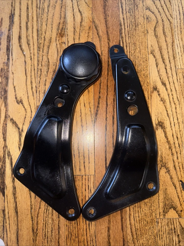 Soportes de asiento de un pasajero Datsun 240z serie con perilla de ajuste Foto 1 de 2