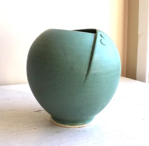 Art Pottery Studio Wheel Thrown Vase Vintage 90s Incised Waxed Matte Green Pot - Picture 1 of 10