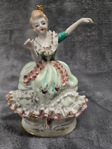 Vtg Porcelain Woman Figurine Dancing Adorned w/ Gold Trim Detailed!! Japan**40 - Picture 1 of 10