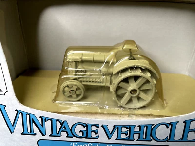Vintage Vehicles English Fordson 1:43 Package Wear - Image 1 of 4
