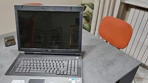 PC portatile ASUS . dimensioni 25*40*2 . Privo di hard disk - Foto 1 di 2