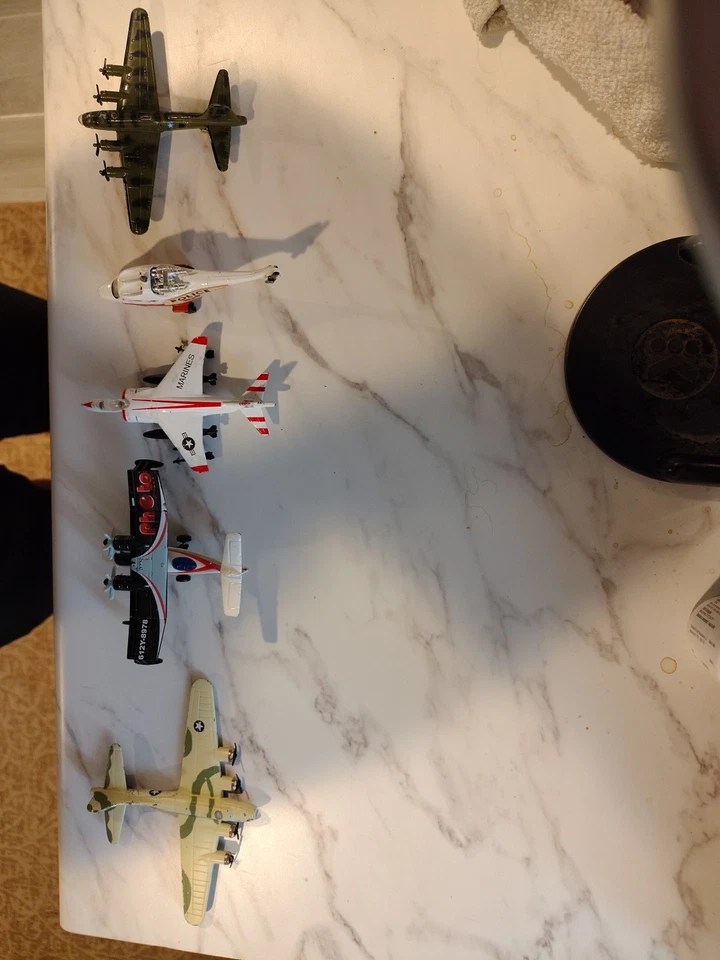 Bombarderos fundidos a presión B-17G y otros Road Champs Hydro Prop 15 y helicóptero de metal Foto 1 de 4