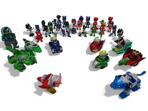 HUGE Lot Frog Box PJ Masks Gekko Catboy and Owlette Figures-Vehicles 40 + pcs - Picture 1 of 14
