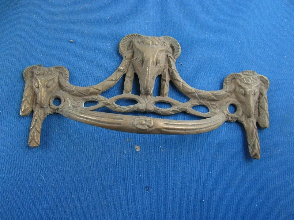  ancien bronze ameublement poignee commode meuble LXVI belier - Photo 1/1