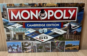 Hasbro Monopoly Cambridge Edition The Fast-Dealing Property Trading Brettspiel - Bild 1 von 3
