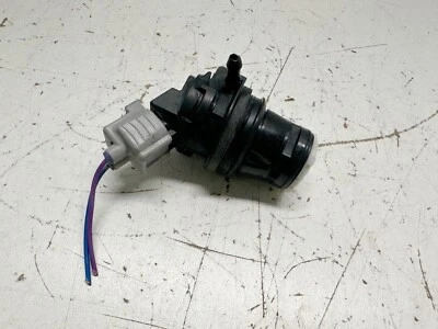 Bomba depósito parabrisas Toyota Prius F21281 2010-2015 14-16 Lexus IS250 IS350 Foto 1 de 4