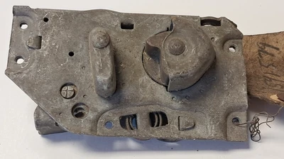 Cerradura puerta delantera izquierda Plymouth Dodge Mopar 1955 #1591579 original nuevo de lote original Foto 1 de 4