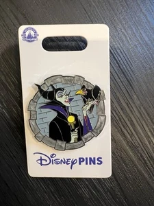 NUEVO - Prendedor Disney Parks 2025 La Bella Durmiente Maléfica y Diablo OE - Imagen 1 de 1