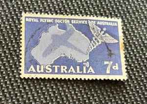 Servizio medico volante reale australiano 1957 - francobollo 7d blu - Foto 1 di 2