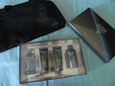 Conjunto noturno GUESS, Eau de Toilette bálsamo pós-barba gel de banho desodorante bolsa de viagem - Imagem 1 de 4