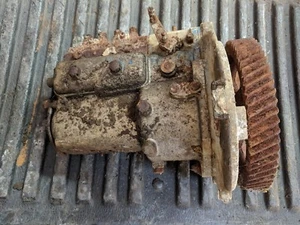SIMMS VINTAGE KRAFTSTOFFPUMPE SIEHT AUS WIE FORD FORDSON, ABER UNSICHER - Bild 1 von 5