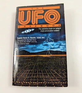 The UFO Casebook Kevin D Randle Vintage Paperback Aliens Paperback - Bild 1 von 8