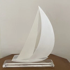 Vintage klassische Heeling Segelboot Skulptur klar & mattiert Acryl Plexiglas signiert - Bild 1 von 7