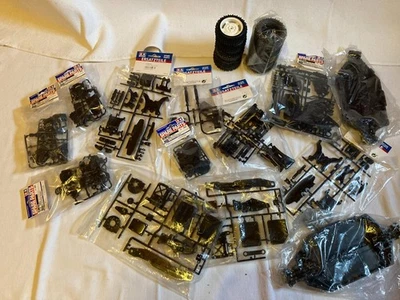 Tamiya TT-02B-Chassis Konvolut Ersatzteile neu - Bild 1 von 4