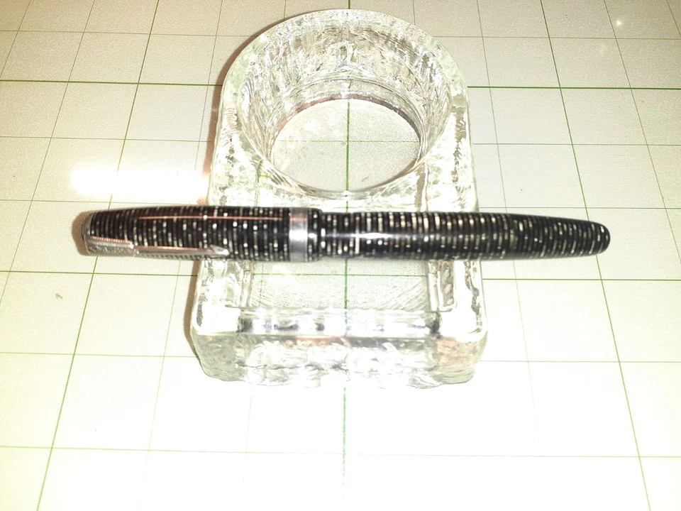 Restored Parker Vacumatic Silver Pearl Standard size speedline filler - Image 1 of 4