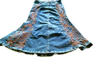 24 Karat Skirt Size Large 100% Cotton Blue Denim Gold Embroidered Flowers Beaded - Picture 1 of 8