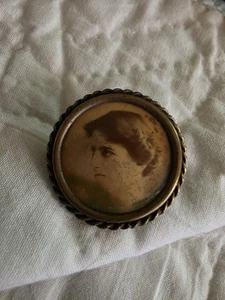 Antique Victorian Mourning/Keepsake Photo Lady Portrait Brooch C Clasp - Picture 1 of 6