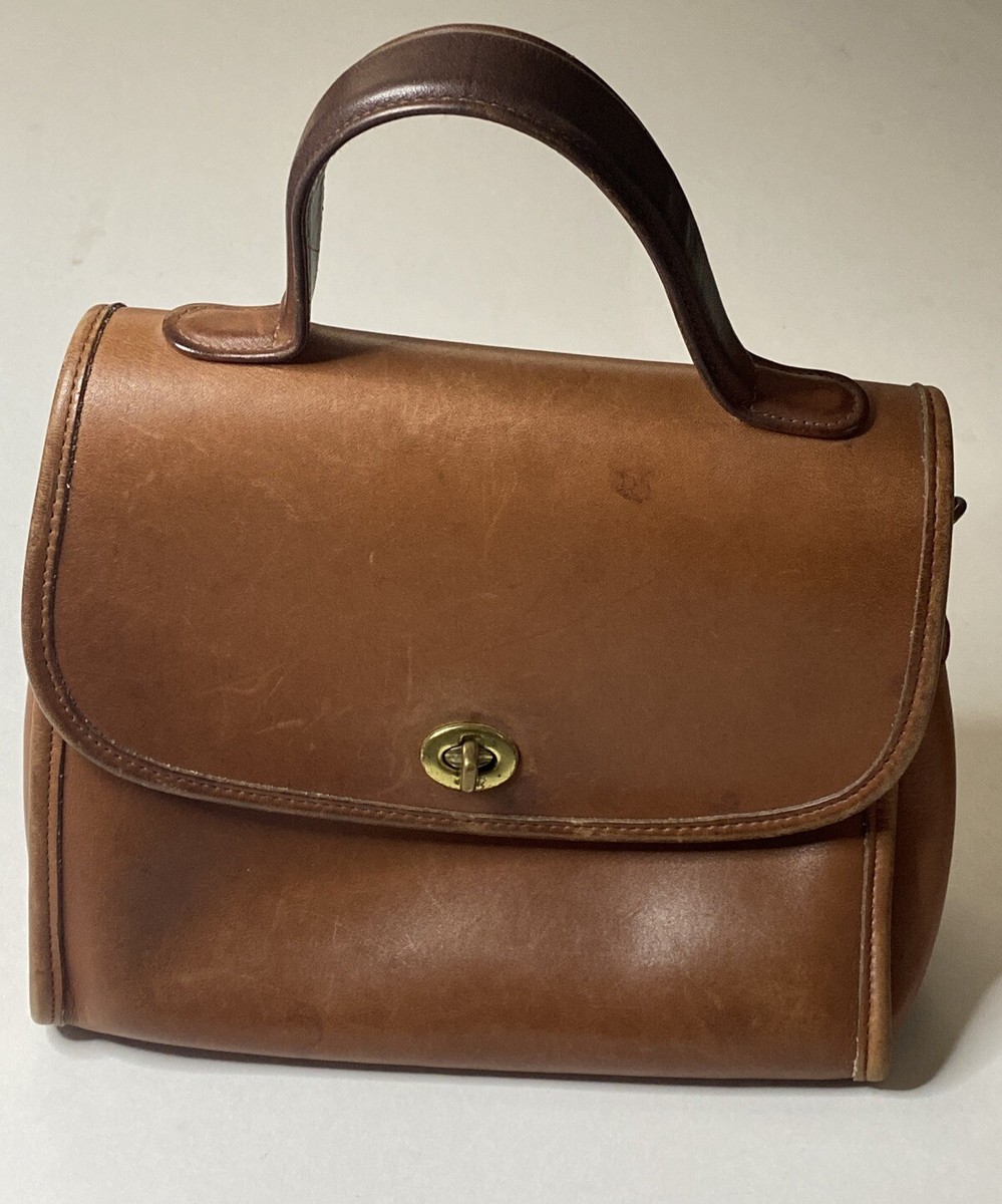 バッグ Vintage Coach Turn Lock Shoulder Bag Coach Vintage Shoulder bag Turn Lock Leather Navy Blue Used