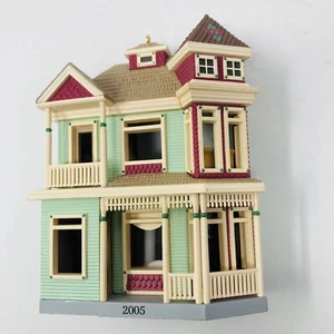Hallmark Ornament Victorian & Nostalgic Houses and Shops 2005 #22 - Picture 1 of 7