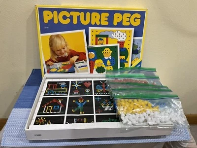 VTG. 1992 RAVENSBURGER/DISCOVERY TOYS PRESCHOOL DESIGN PICTURE PEG COMPLETE - Image 1 of 4