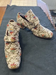 Flamboyant Pair of Mens Floral 18th C. Style Shoes From Film Collection 9D - Picture 1 of 9