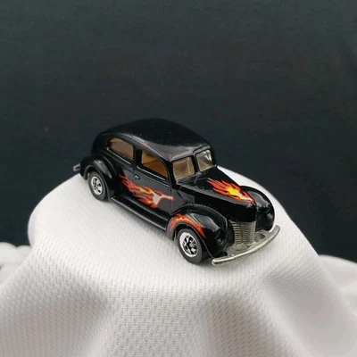 Ford 1940 Hot Wheels 1982 de colección negro 2 puertas llamas neumáticos Blackwall Malasia Foto 1 de 4