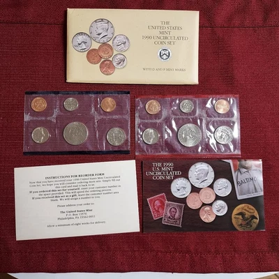 1990 US MINT UNCIRCULATED DENVER & PHILADELPHIA COIN SETS IN ORIGINAL PACKAGING - Image 1 of 3