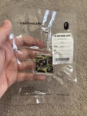 Llavero camuflaje verde BAPE - A BATHING APE, World Mad, *RARO*, ¡Nuevo! FW19 Foto 1 de 3
