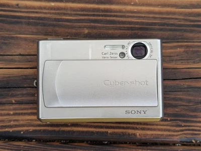 SONY Cyber-shot DSC-T1, Retro 5.0MP Ultra Compact Camera - Part No Charger - Image 1 of 4