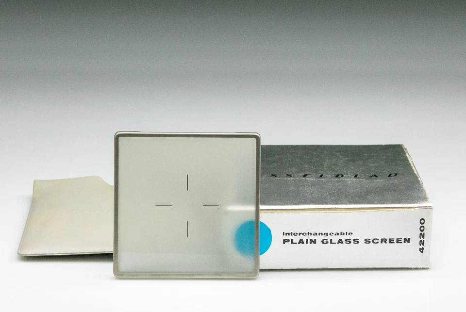 Hasselblad 42200 Focusing Screen Plain Glass Screen - Image 1 of 2