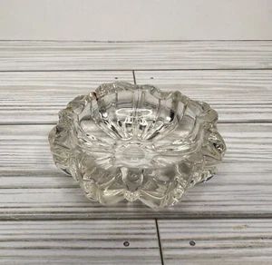Glass Daisy Ashtray Trinket Ring Dish Ornate Vintage - Picture 1 of 4