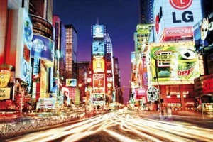 New York : Times Square At Night - Maxi Poster 91.5cm x 61cm new and sealed - Picture 1 of 3