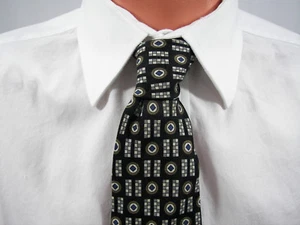 Oleg Cassini 100% Silk Mens Tie 4" by 57" Navy Blue Grey White - Picture 1 of 5