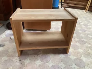 Mesa de exhibición lateral de pino marrón natural macizo con estante 52 cm de ancho x 41 cm de alto - Imagen 1 de 4