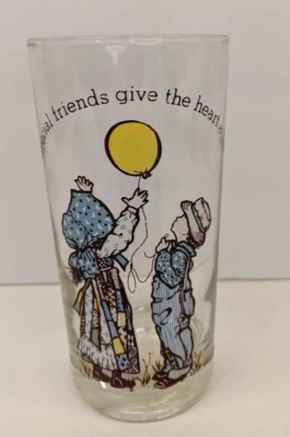 Holly Hobbie American Greetings 1978 Special Friends Give The Heart A Lift Glass Foto 1 de 3