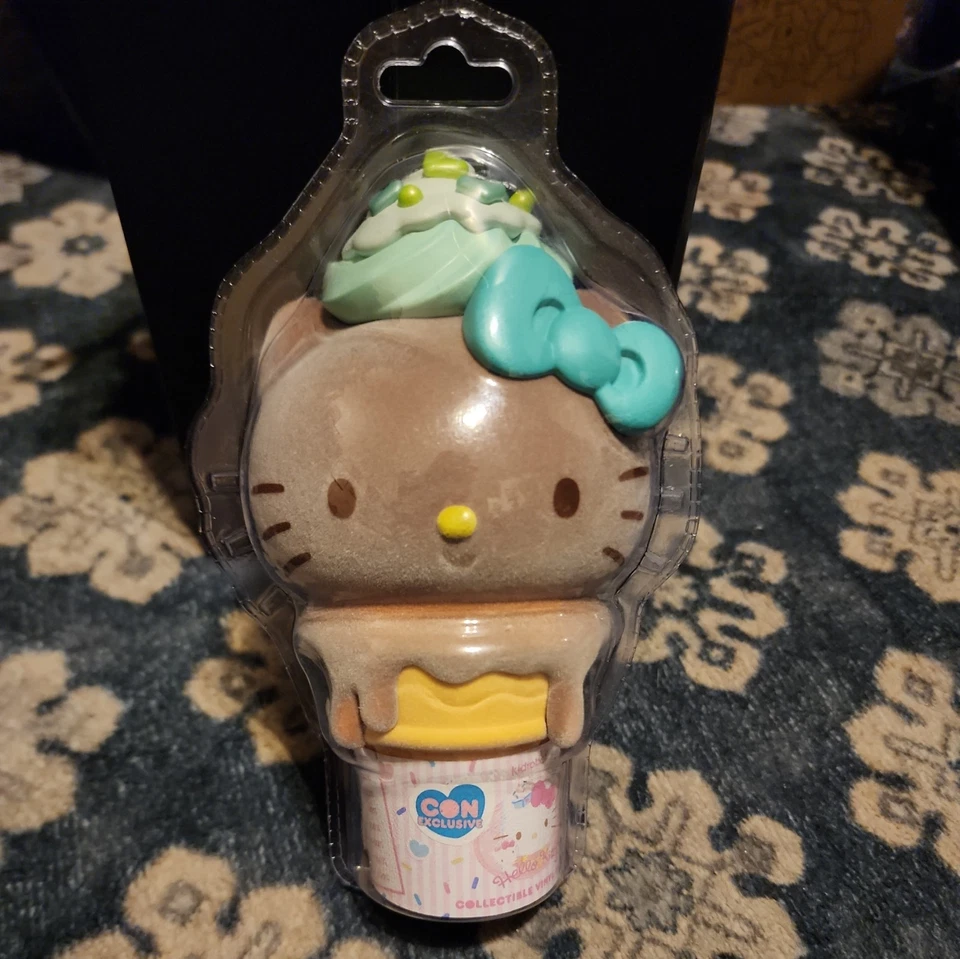 Figura Vinilo Chocolate Cono Helado Hello Kitty Kidrobot Exclusivo SDCC 2025 Foto 1 de 4