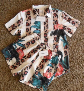NEU MIT ETIKETT MAVRANS HERREN Gr. M STRETCH "LEO PANTHER" BADEHOSE & WOCHENEND SHIRT SET - Bild 1 von 13