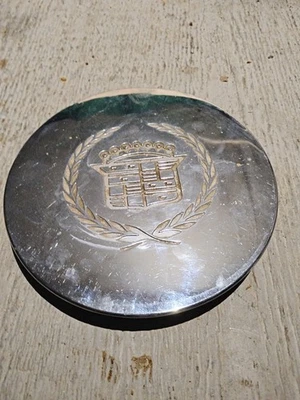 Tapa central de rueda cromada Cadillac Deville Sevilla Eldorado 1992-2005 3544651 Foto 1 de 2