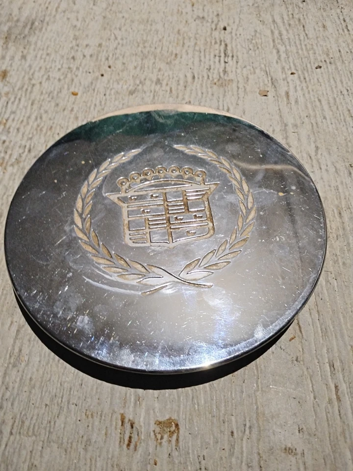 Tapa central de rueda cromada Cadillac Deville Sevilla Eldorado 1992-2005 3544651 Foto 1 de 2