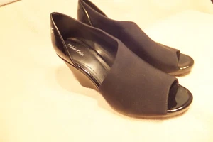 Calvin Klein Black Fabric/Patent Leather Trim 3.5" Wedge Heel Sz 8.5M SUPER NICE - Picture 1 of 9