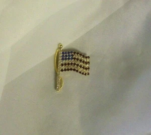 AMERICAN FLAG PIN GOLD VINTAGE 1 5/8 BY 1 1/4" - Picture 1 of 3