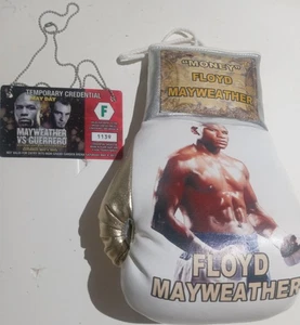 Floyd Money Mayweather Bildhandschuh und Presseausweis - Bild 1 von 3