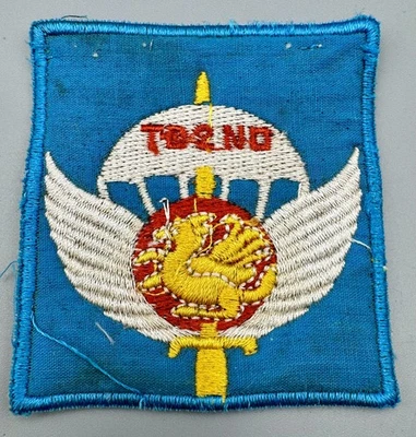 THEATER MADE VIETNAM PATCH ARVN 2nd AIRBORNE PARATROOPER BATTALION INSIGNIA #A16 - Image 1 of 3