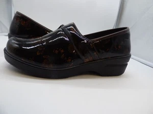 Rasolli Women's Professional Closed Back Clogs, Brown Print,  Size 7 - Picture 1 of 12