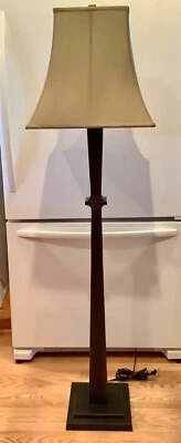 Lámpara de pie estilo artesano Pottery Barn retirada + pantalla de seda Foto 1 de 4