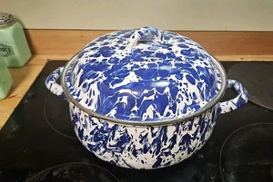 Golden Rabbit Blue & White Enamelware  Stock Pot With Lid , Hold 16 Cup Of Water - Picture 1 of 5