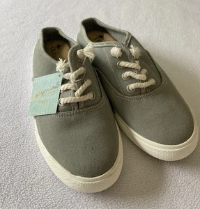 Margaritaville Sneakers Women’s 8.5 Gray Dream Catcher Twisted Lace Up Flats - Picture 1 of 12