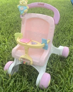 Fisher-Price Brilliant Basics Promenez-vous le long de la marcheur jouet robuste poussette bébé poupée - Photo 1/6